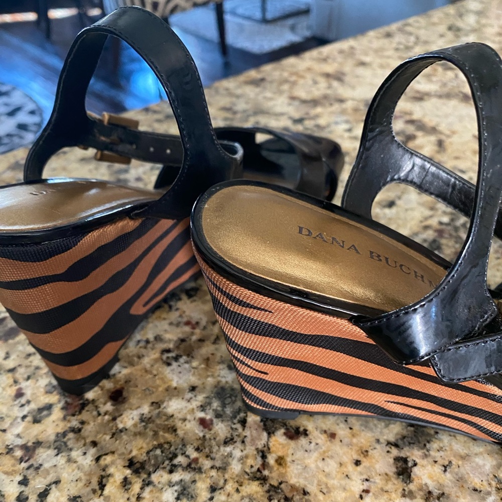Dana Buchman Brinkley zebra wedge